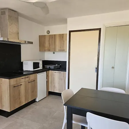 Charming With Pool And Private Parking Appartement *