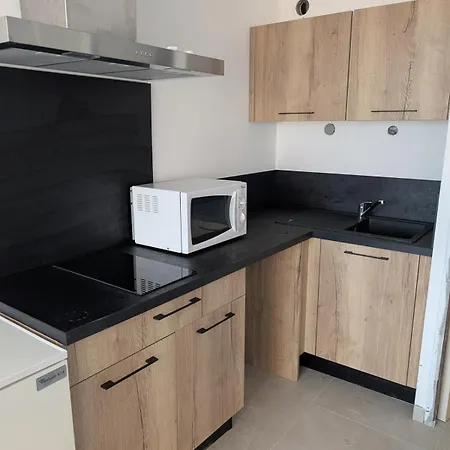 Charming With Pool And Private Parking Appartement *