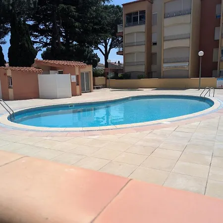 Charming With Pool And Private Parking